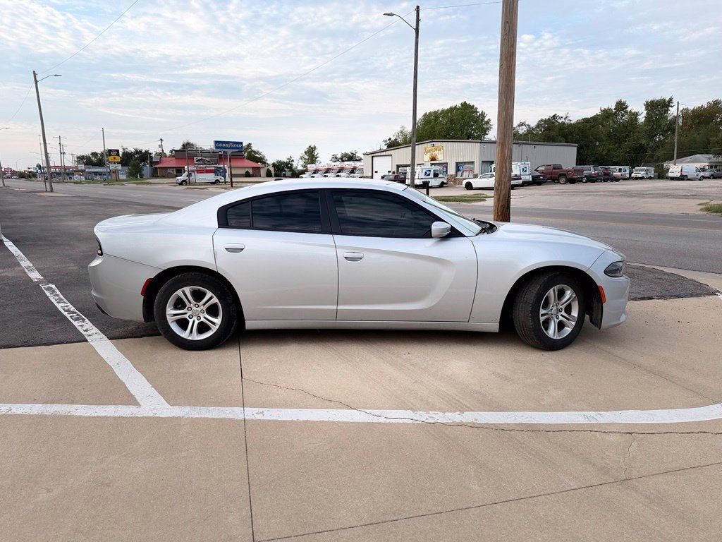 Used 2020 Dodge Charger SXT RWD image 3