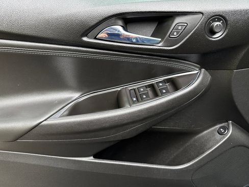 Used 2017 Chevrolet Cruze Premier FWD image 11