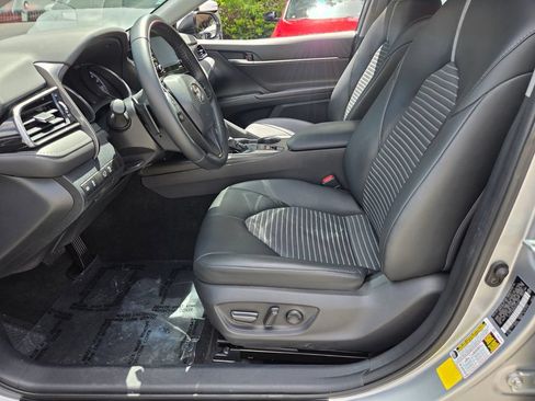 Used 2022 Toyota Camry SE w/ Convenience Package FWD image 9
