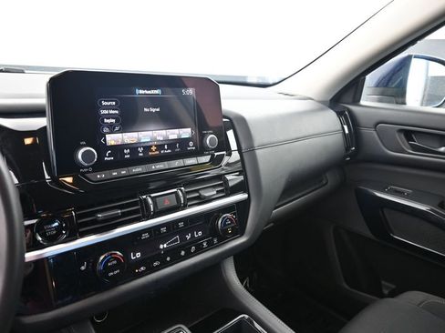 Used 2025 Nissan Pathfinder SV FWD image 21