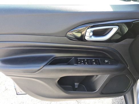 Used 2023 Jeep Compass Altitude image 14