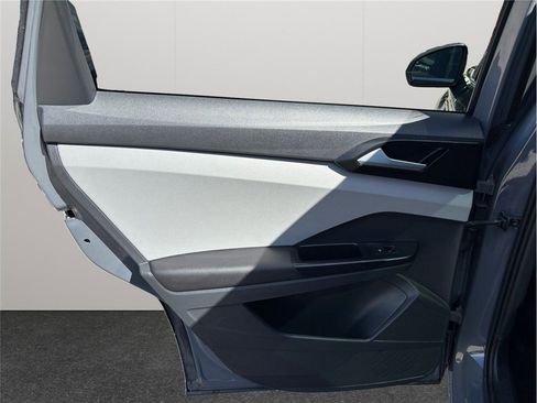 Used 2023 Volkswagen Taos SEL image 35