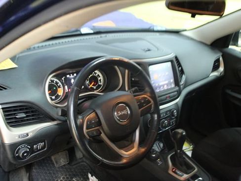 Used 2015 Jeep Cherokee Latitude w/ Cold Weather Group AWD/4WD image 14