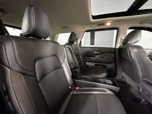 Used 2025 Nissan Pathfinder SL w/ SL Premium Package FWD image 40