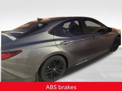 Used 2025 Toyota Camry SE image 6