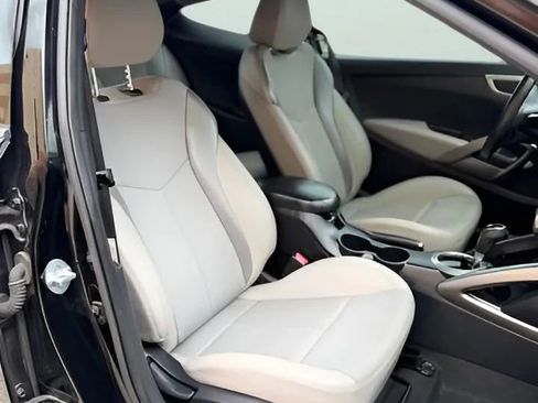 Used 2013 Hyundai Veloster w/ Style Pkg image 22