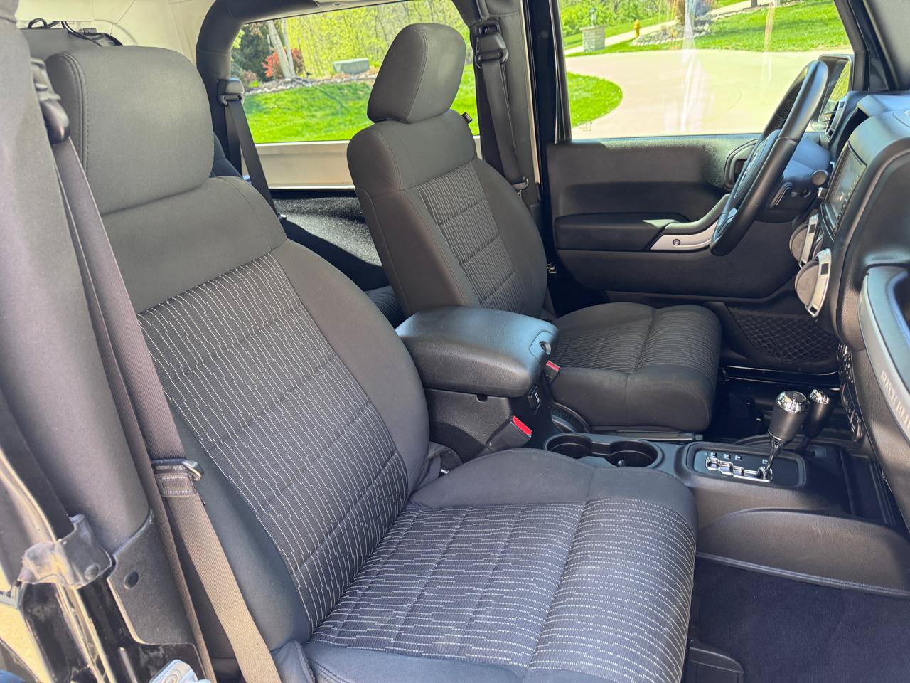 Used 2012 Jeep Wrangler Sahara w/ Connectivity Group AWD/4WD image 18