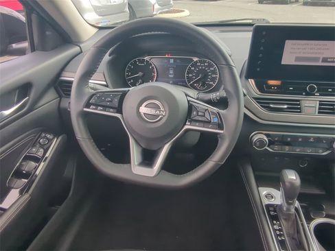 Used 2023 Nissan Altima 2.5 SV w/ SV Premium Package image 15