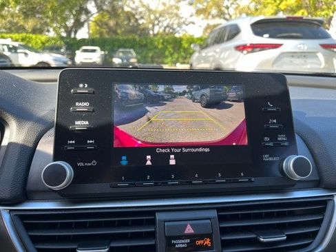 Used 2018 Honda Accord LX image 8