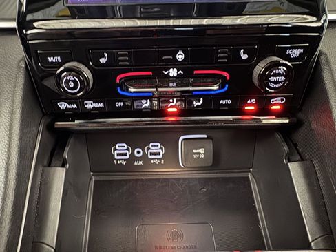 Used 2025 Jeep Grand Cherokee Laredo X w/ Luxury Tech Group I RWD image 16