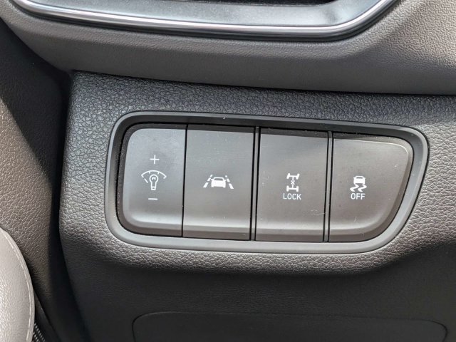 Used 2020 Hyundai Santa Fe SE AWD/4WD image 23