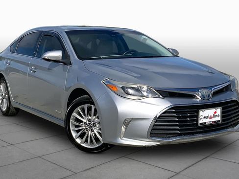 Used 2018 Toyota Avalon Limited FWD image 3