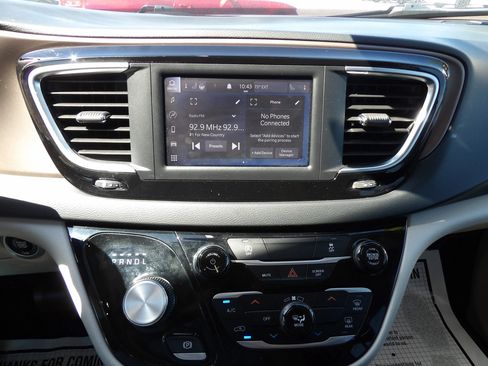 Used 2023 Chrysler Voyager LX FWD image 19