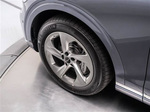 New 2026 Genesis GV70 2.5T Advanced AWD/4WD image 12