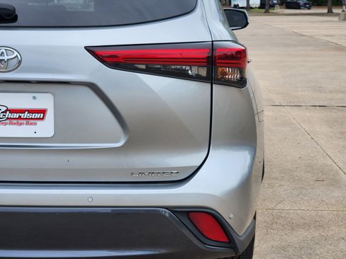 Used 2020 Toyota Highlander Limited image 9