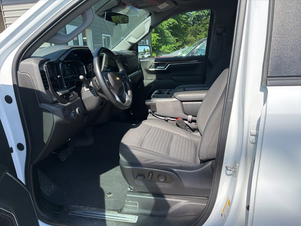Used 2023 Chevrolet Silverado 1500 LT AWD/4WD image 13