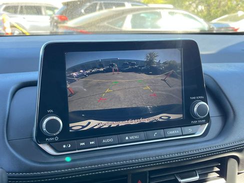 Used 2025 Nissan Rogue SV image 25