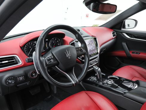 Certified 2023 Maserati Ghibli Modena RWD image 17
