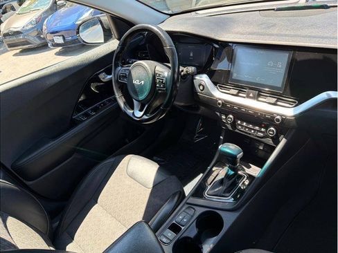 Used 2022 Kia Niro EX FWD image 6