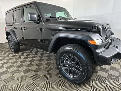 Used 2025 Jeep Wrangler Unlimited Sport AWD/4WD image 2