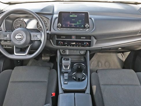 Used 2024 Nissan Rogue SV FWD image 2