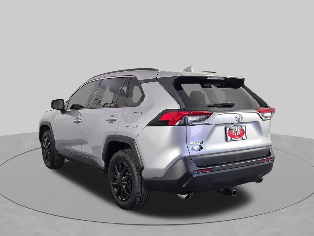 Used 2021 Toyota RAV4 LE FWD image 7