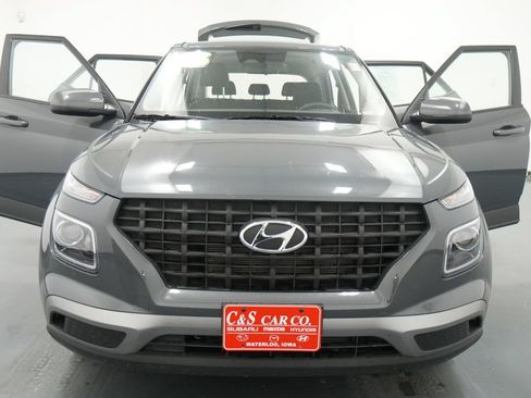 Used 2026 Hyundai Venue SE FWD image 25