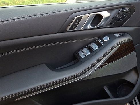 Used 2023 BMW X7 xDrive40i w/ Executive Package image 12