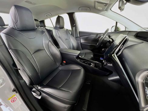 Used 2021 Toyota Prius Prime XLE image 28