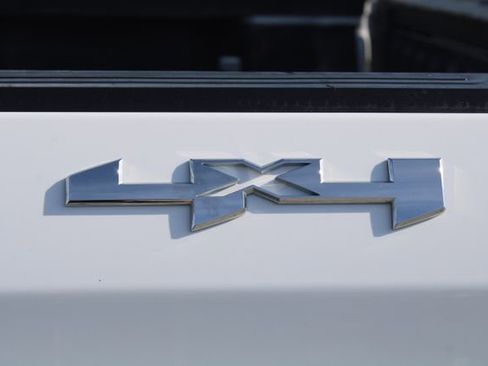 Used 2024 GMC Sierra 1500 SLE image 10