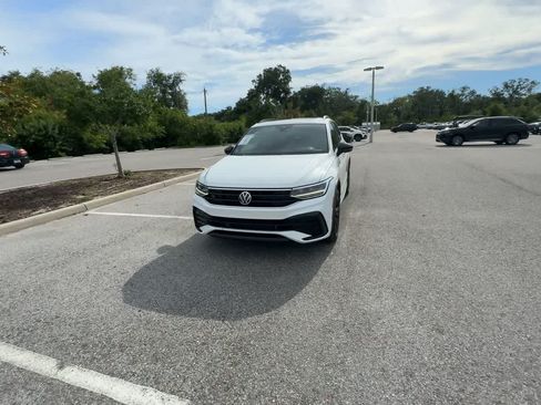 Certified 2023 Volkswagen Tiguan SE R-Line FWD image 3