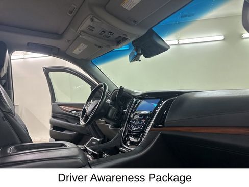Used 2018 Cadillac Escalade ESV Luxury AWD/4WD image 18