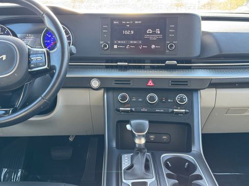 Used 2023 Kia Carnival LX image 15