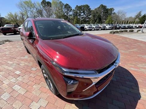 Used 2025 Chevrolet Trax LT w/ Driver Confidence Package image 2