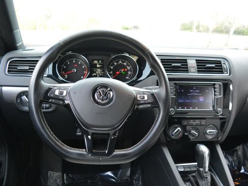 Used 2017 Volkswagen Jetta Sport FWD image 11