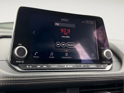 Used 2024 Nissan Rogue SV image 16