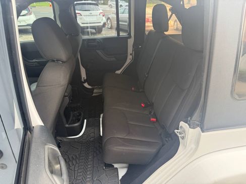 Used 2017 Jeep Wrangler Unlimited Sport w/ Connectivity Group AWD/4WD image 8
