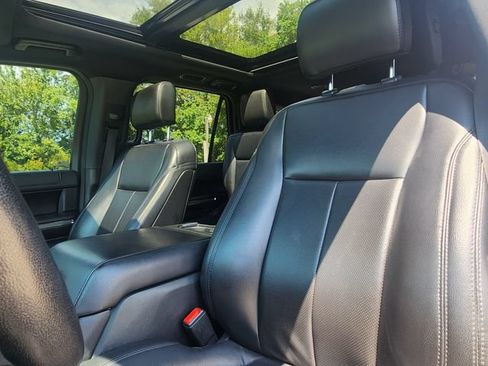 Used 2020 Ford Expedition XLT w/ Equipment Group 202A AWD/4WD image 15