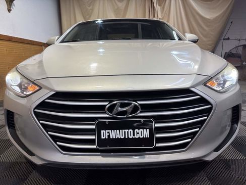 Used 2018 Hyundai Elantra SEL FWD image 3