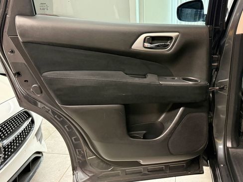 Used 2014 Nissan Pathfinder SV FWD image 18