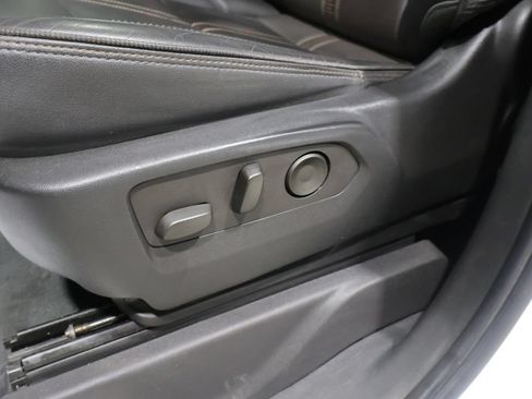 Used 2022 Chevrolet Silverado 1500 High Country w/ High Country Premium Package AWD/4WD image 13