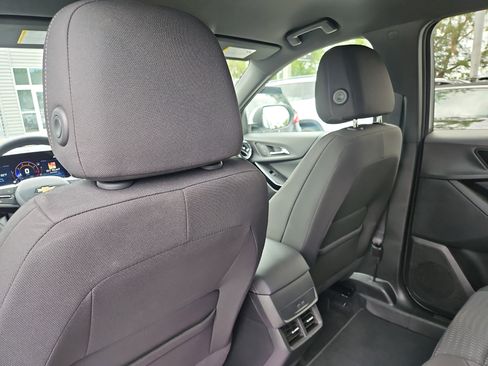 Used 2025 Chevrolet Equinox LT image 8