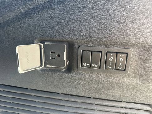 Used 2022 GMC Yukon XL Denali image 42