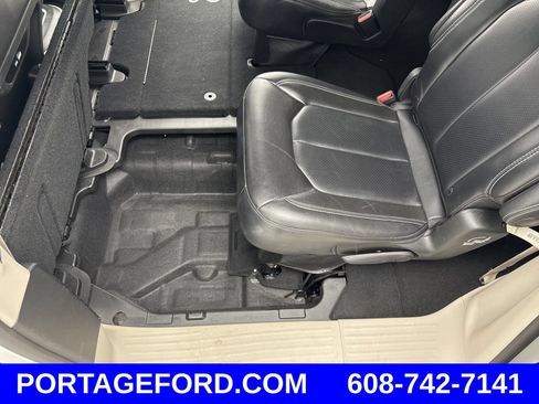 Used 2023 Chrysler Pacifica Touring-L FWD image 35