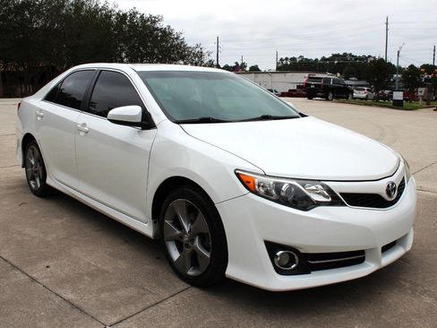 Used 2012 Toyota Camry SE FWD image 2