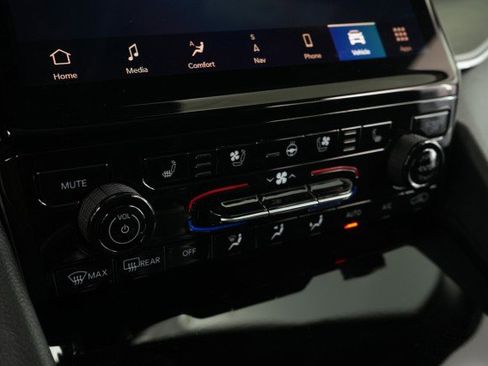 Used 2025 Jeep Grand Cherokee L Limited w/ Luxury Tech Group II image 56