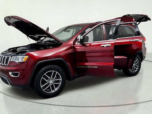 Used 2018 Jeep Grand Cherokee Limited AWD/4WD image 9