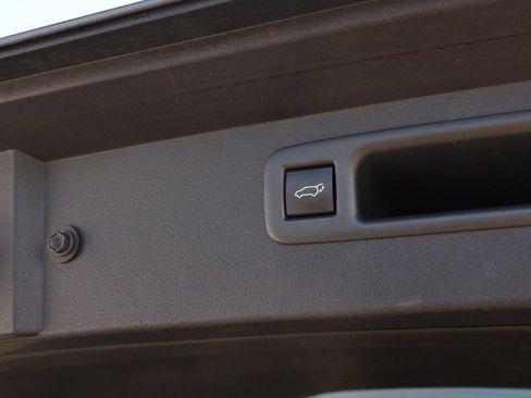 Used 2023 Toyota Highlander XLE image 8