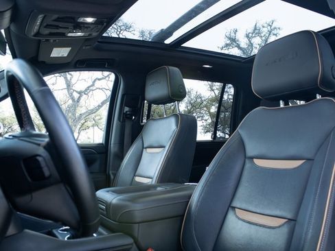 Used 2023 GMC Yukon XL AT4 image 7