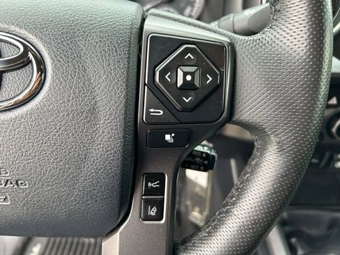 Used 2018 Toyota Tacoma TRD Sport w/ TRD Premium Sport Package AWD/4WD image 13